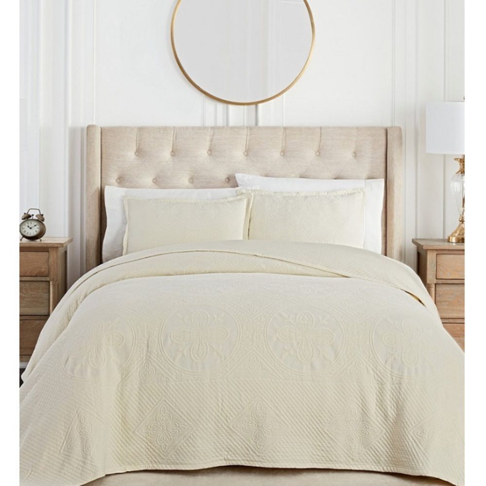 Waverly Matelasse Oversized Lightweight Medallion 2 Piece Quilt/Bedspread Set,